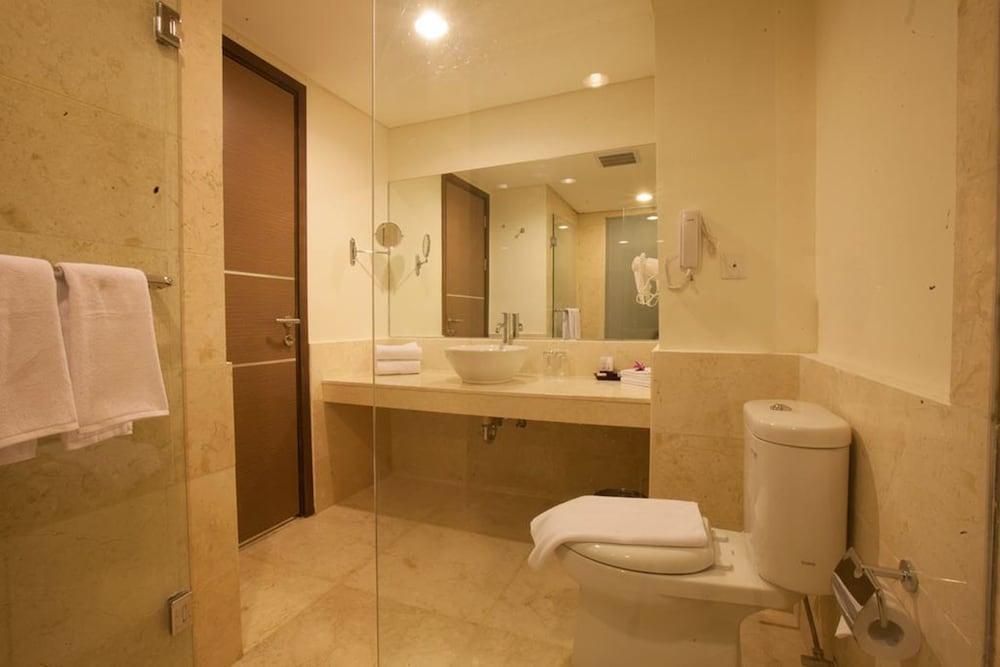 Claro Hotel Kendari Zewnętrze zdjęcie