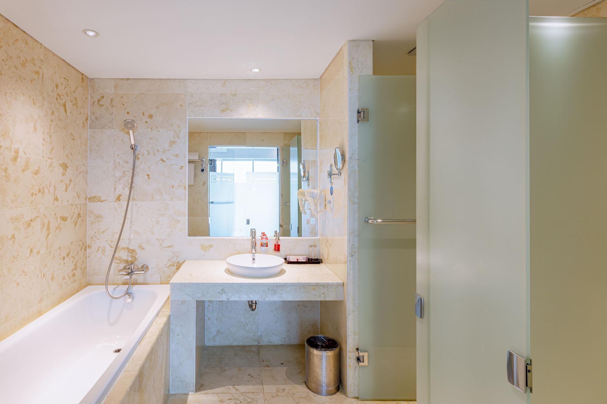 Claro Hotel Kendari Zewnętrze zdjęcie