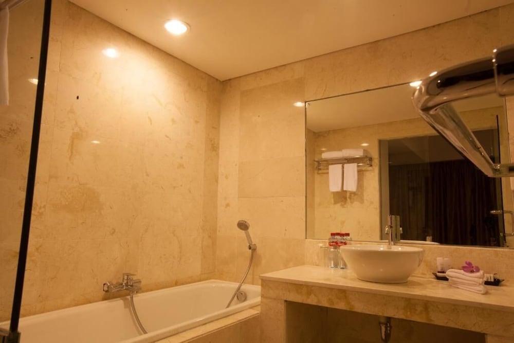 Claro Hotel Kendari Zewnętrze zdjęcie