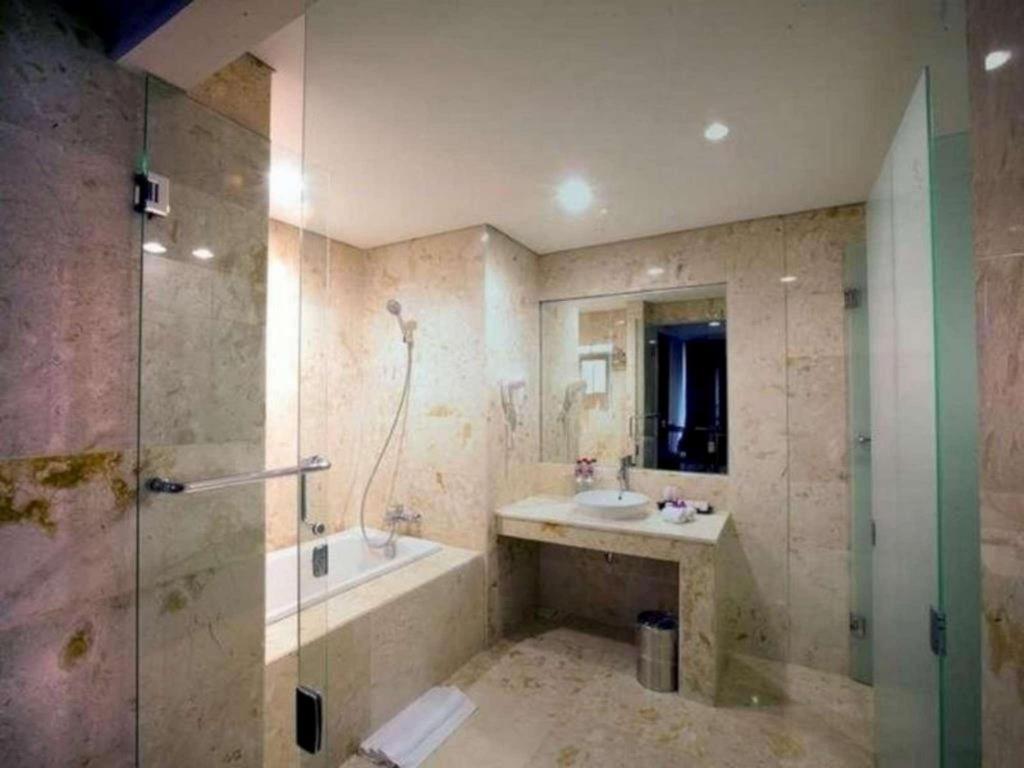 Claro Hotel Kendari Zewnętrze zdjęcie