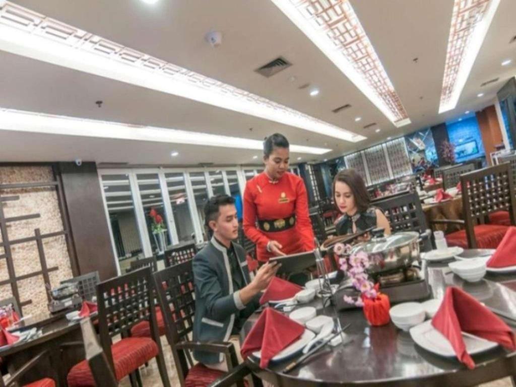 Claro Hotel Kendari Zewnętrze zdjęcie