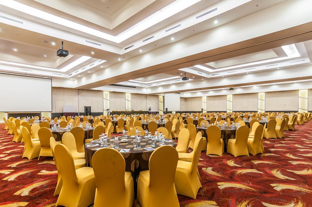 Claro Hotel Kendari Zewnętrze zdjęcie