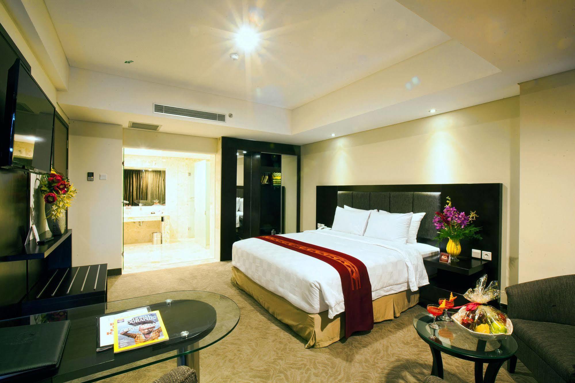 Claro Hotel Kendari Zewnętrze zdjęcie