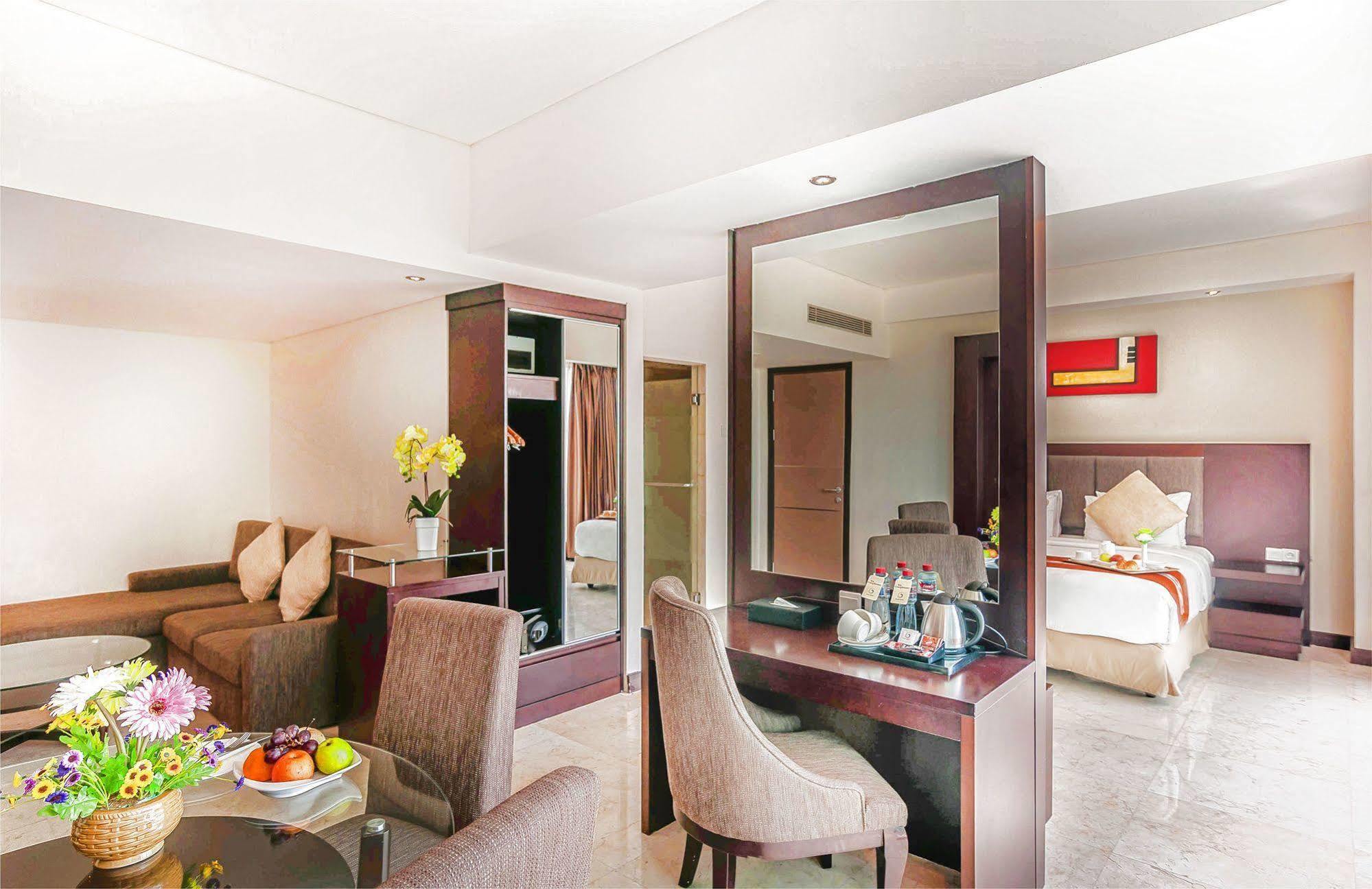 Claro Hotel Kendari Zewnętrze zdjęcie