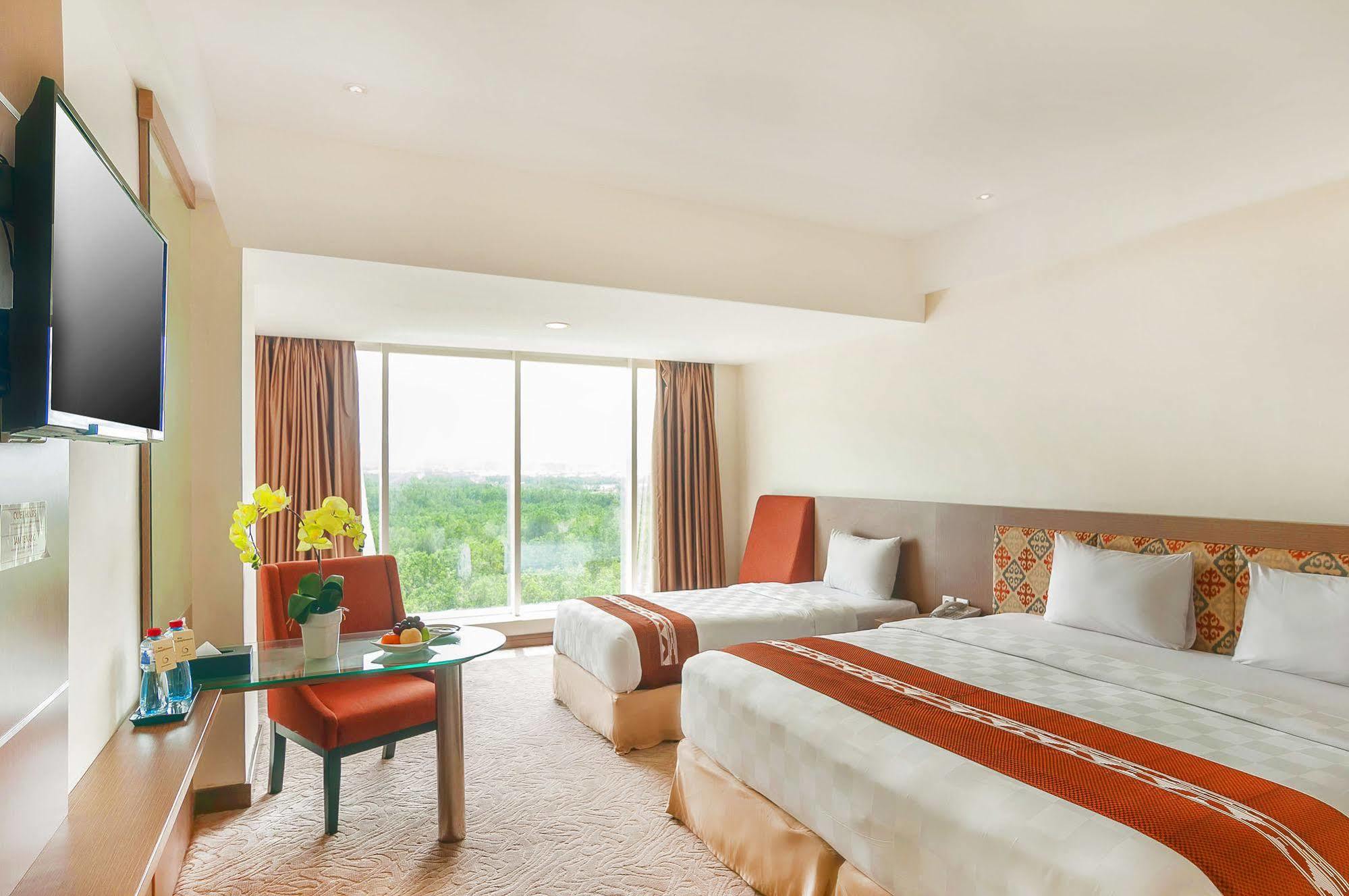 Claro Hotel Kendari Zewnętrze zdjęcie