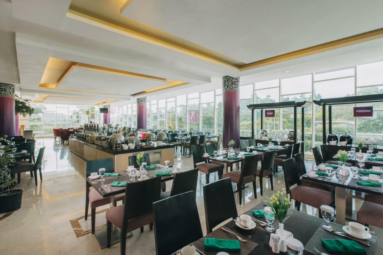 Claro Hotel Kendari Zewnętrze zdjęcie